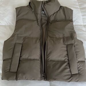 Zara Women’s Taupe Puffer Vest